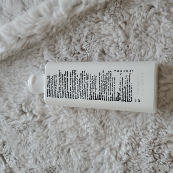 La Roche Posay Invisible Finish Sunscreen - Picture 3 of 4